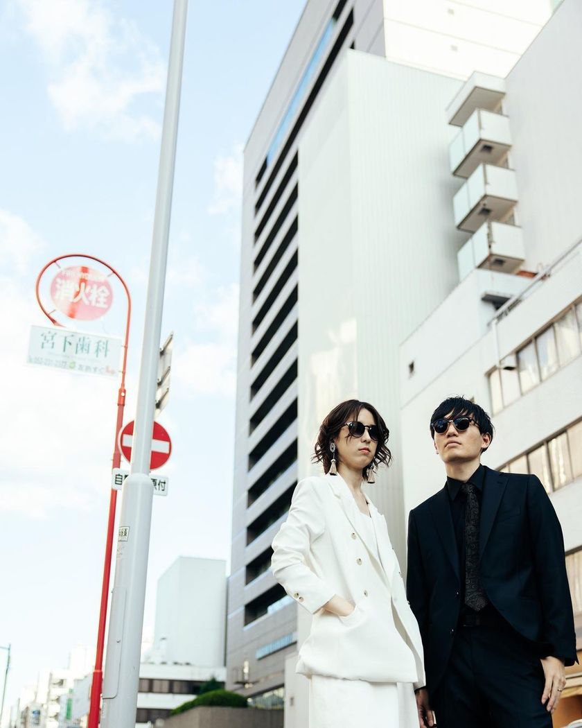A collection of photos of the groom and bride who had an emotive wedding photo shoot in their familiar shopping district 🍻 "Shopping District Pre-wedding Photos" 📸にて紹介している画像