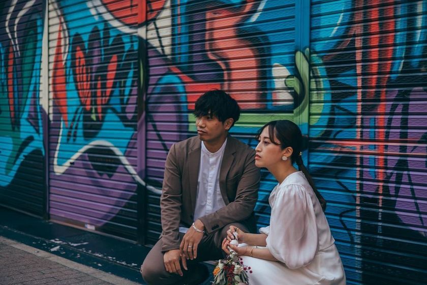 A collection of photos of the groom and bride who had an emotive wedding photo shoot in their familiar shopping district 🍻 "Shopping District Pre-wedding Photos" 📸にて紹介している画像