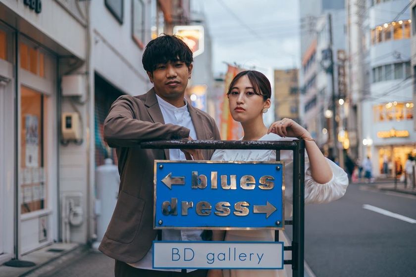A collection of photos of the groom and bride who had an emotive wedding photo shoot in their familiar shopping district 🍻 "Shopping District Pre-wedding Photos" 📸にて紹介している画像