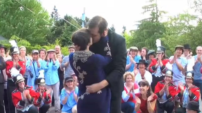 世界で最も再生されているプロポーズ動画！感動のフラッシュモブサプライズ♡にて紹介している画像