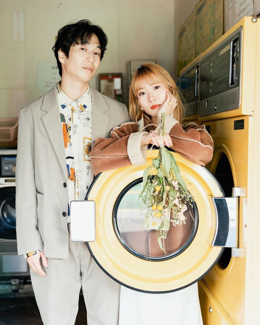 A collection of photos of the groom and bride who had an emotive wedding photo shoot in their familiar shopping district 🍻 "Shopping District Pre-wedding Photos" 📸にて紹介している画像