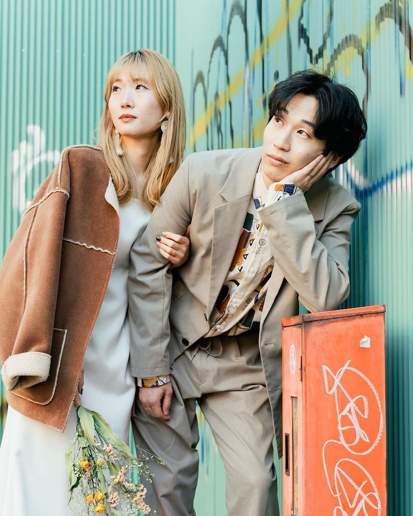 A collection of photos of the groom and bride who had an emotive wedding photo shoot in their familiar shopping district 🍻 "Shopping District Pre-wedding Photos" 📸にて紹介している画像