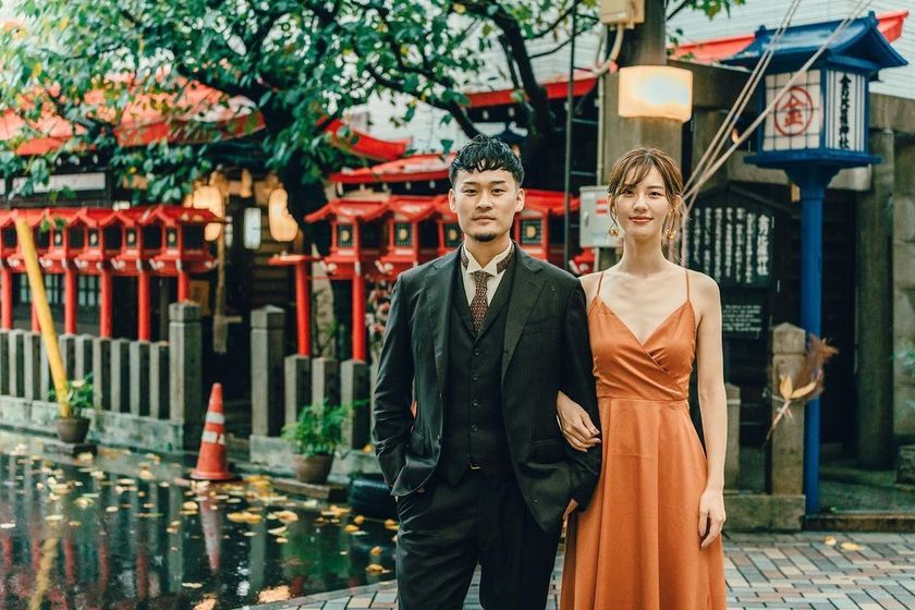 A collection of photos of the groom and bride who had an emotive wedding photo shoot in their familiar shopping district 🍻 "Shopping District Pre-wedding Photos" 📸にて紹介している画像