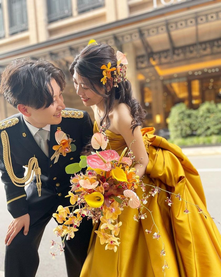 Timeless and trendy 🫶🏻 Introducing photos of brides wearing the "Amulet Series" from Takami Bridal, available in all 5 colors 🌈にて紹介している画像