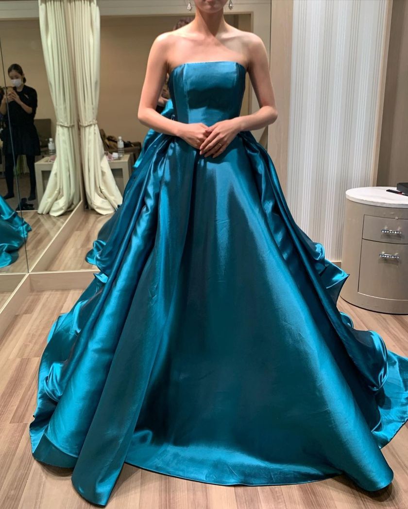 レアな、別注カラーもある！憧れブランド【アントニオリーヴァ】のカラードレス特集♡にて紹介している画像