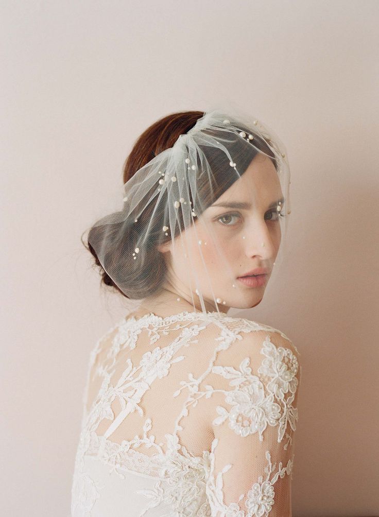 "Three Cute Veil Patterns to Brighten Up Your Floral Wedding Dress!"にて紹介している画像