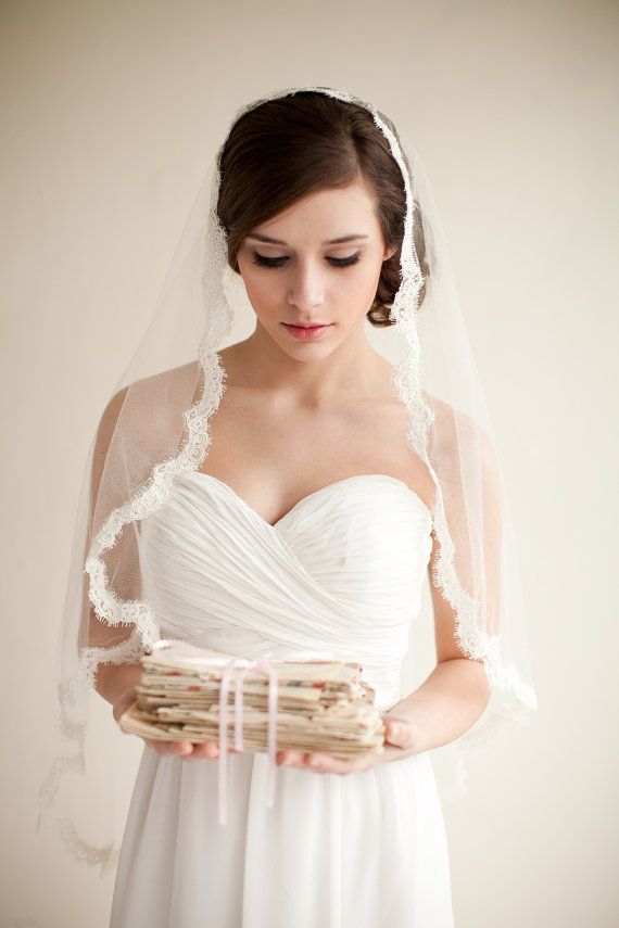 "Three Cute Veil Patterns to Brighten Up Your Floral Wedding Dress!"にて紹介している画像