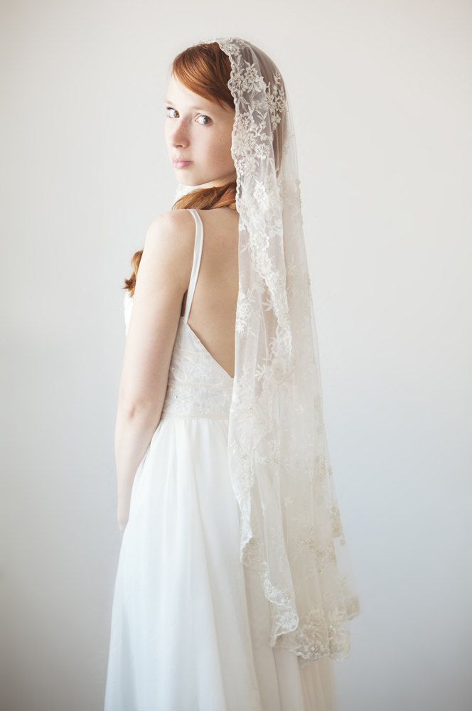 "Three Cute Veil Patterns to Brighten Up Your Floral Wedding Dress!"にて紹介している画像