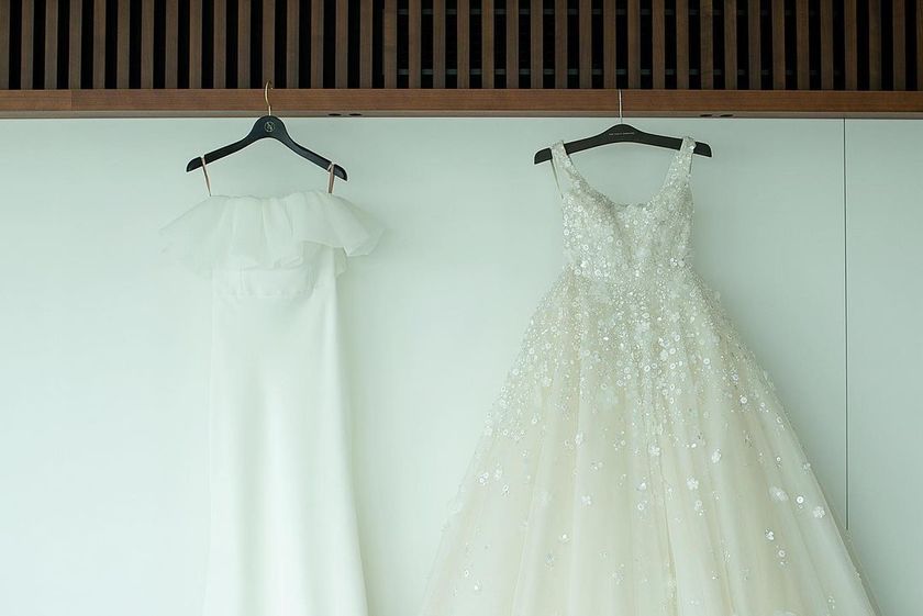 日本でも着られる♡エリーサーブの通称「愛の不時着ドレス」選んだ日本の花嫁さん特集にて紹介している画像