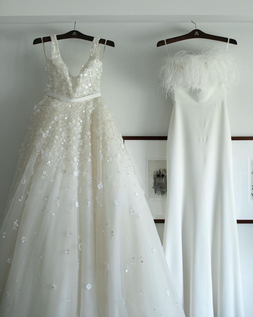 日本でも着られる♡エリーサーブの通称「愛の不時着ドレス」選んだ日本の花嫁さん特集にて紹介している画像