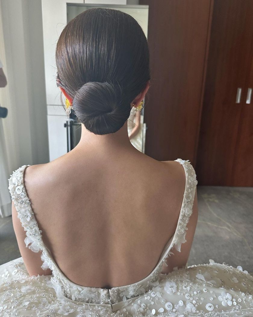 日本でも着られる♡エリーサーブの通称「愛の不時着ドレス」選んだ日本の花嫁さん特集にて紹介している画像