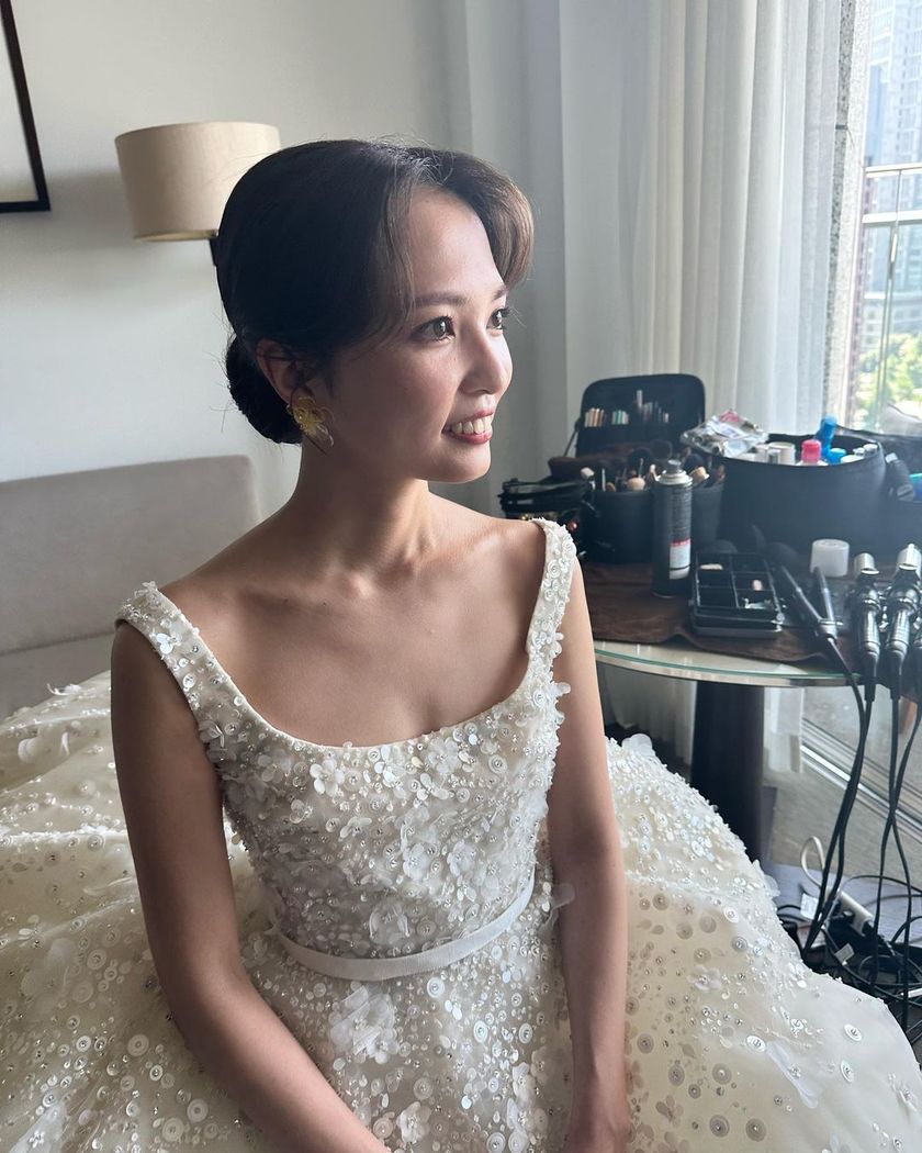 日本でも着られる♡エリーサーブの通称「愛の不時着ドレス」選んだ日本の花嫁さん特集にて紹介している画像