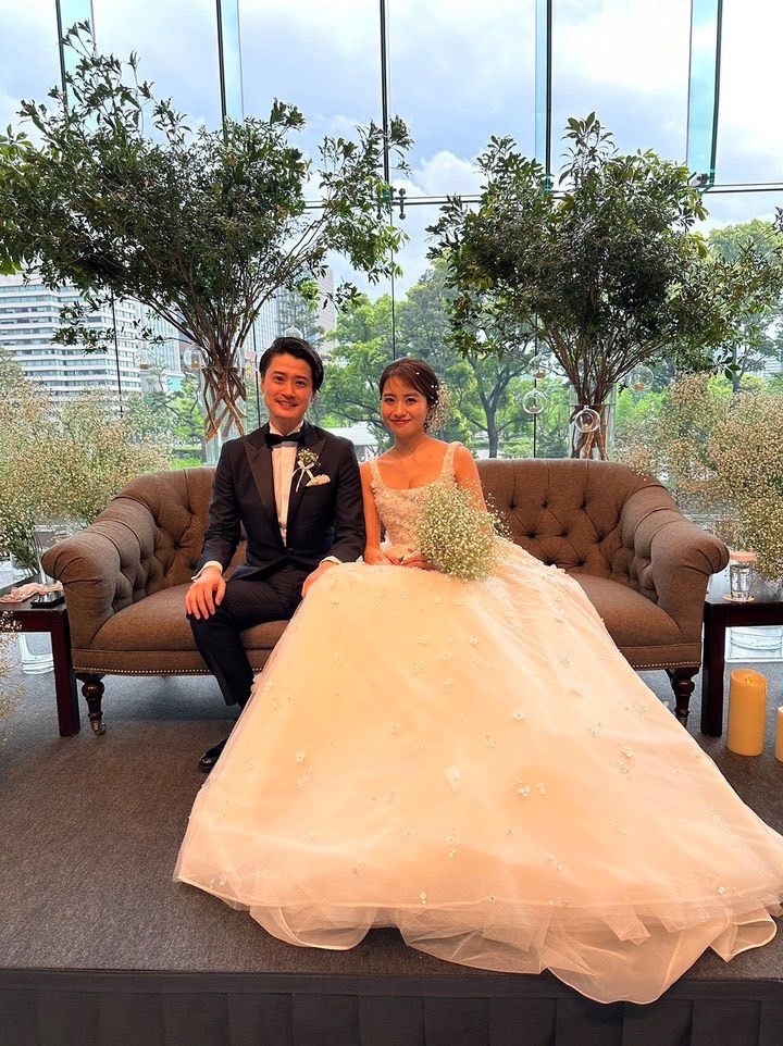 日本でも着られる♡エリーサーブの通称「愛の不時着ドレス」選んだ日本の花嫁さん特集にて紹介している画像