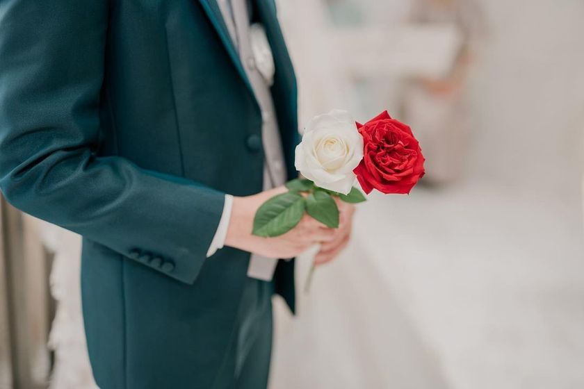 バラは、色ごとに花言葉が違うから！ダーズンローズセレモニーはバラの色にこだわるのも素敵🌹🎨にて紹介している画像