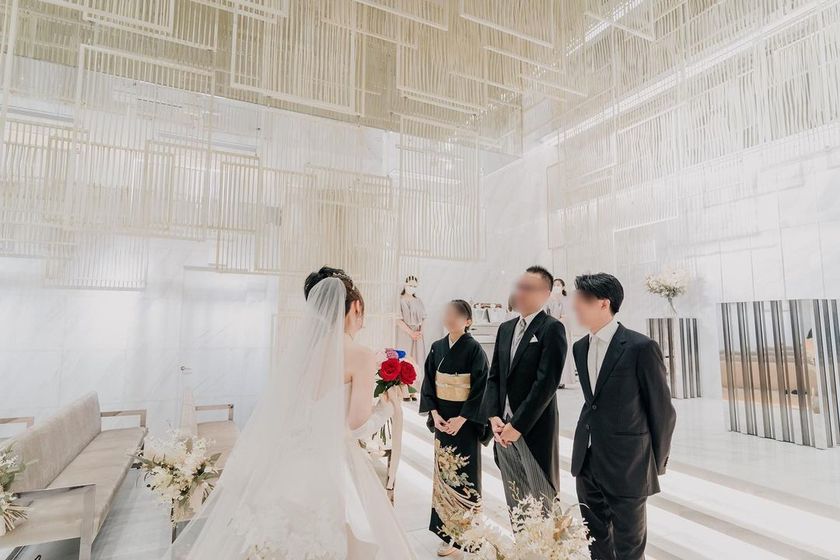 感動的な瞬間になる😿💛ファミリーミートを【新郎側】【新婦側】と2回に分ける素敵なアイデア✨にて紹介している画像