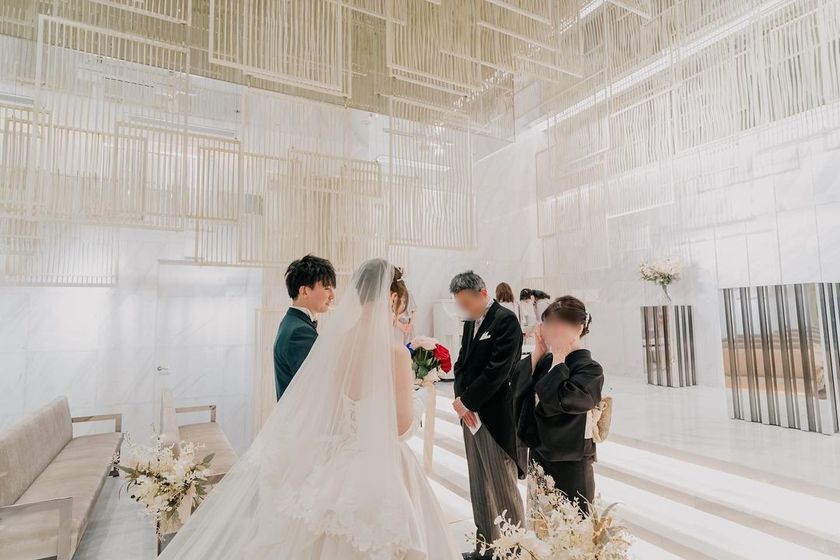 感動的な瞬間になる😿💛ファミリーミートを【新郎側】【新婦側】と2回に分ける素敵なアイデア✨にて紹介している画像