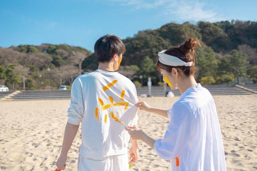 一度はやってみたい♡「ペイントフォト」のやり方・流れ・準備するもの・撮りたい写真まとめ🎨にて紹介している画像