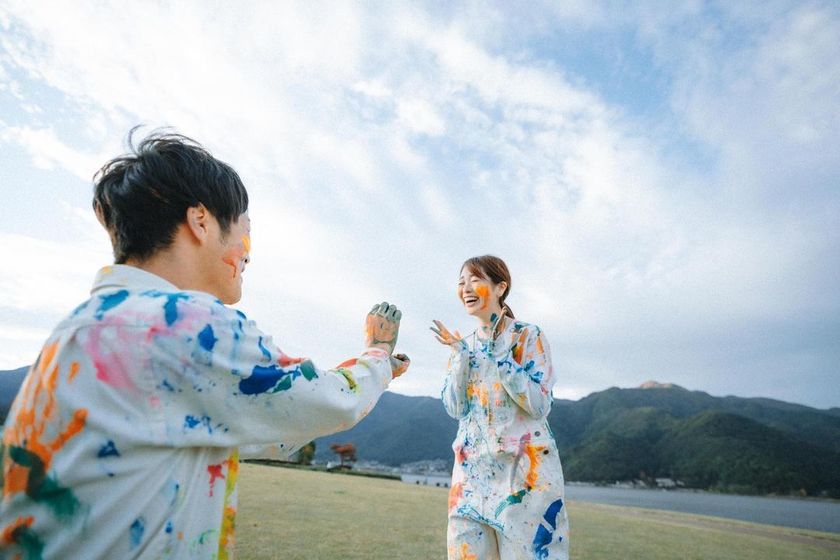 一度はやってみたい♡「ペイントフォト」のやり方・流れ・準備するもの・撮りたい写真まとめ🎨にて紹介している画像