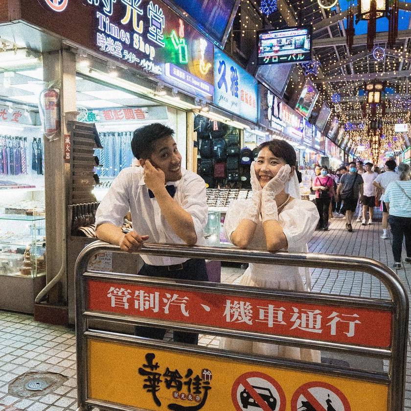 Retro night markets and classic locations ♡ Wonderful wedding photos from "pre-wedding shoots in Taiwan" and affordable photo plan information 🇹🇼にて紹介している画像