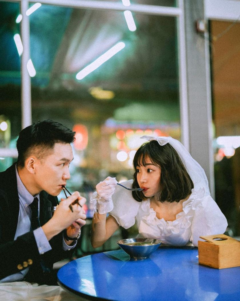Retro night markets and classic locations ♡ Wonderful wedding photos from "pre-wedding shoots in Taiwan" and affordable photo plan information 🇹🇼にて紹介している画像