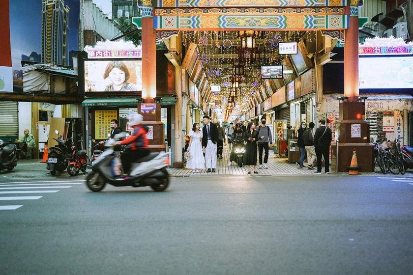 Retro night markets and classic locations ♡ Wonderful wedding photos from "pre-wedding shoots in Taiwan" and affordable photo plan information 🇹🇼にて紹介している画像