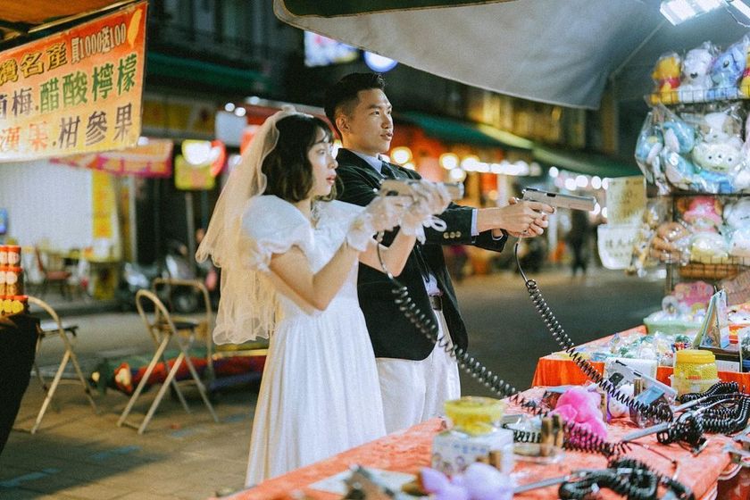 Retro night markets and classic locations ♡ Wonderful wedding photos from "pre-wedding shoots in Taiwan" and affordable photo plan information 🇹🇼にて紹介している画像