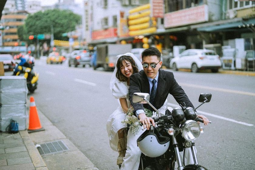 Retro night markets and classic locations ♡ Wonderful wedding photos from "pre-wedding shoots in Taiwan" and affordable photo plan information 🇹🇼にて紹介している画像