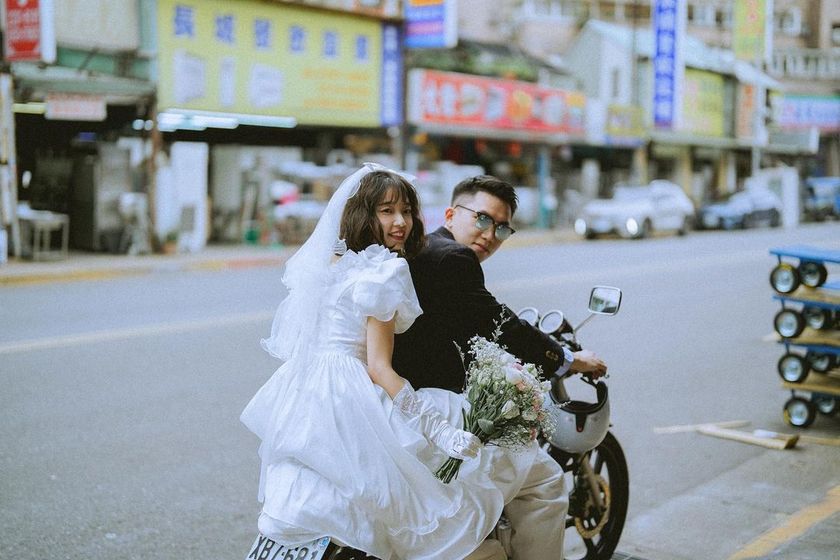 Retro night markets and classic locations ♡ Wonderful wedding photos from "pre-wedding shoots in Taiwan" and affordable photo plan information 🇹🇼にて紹介している画像