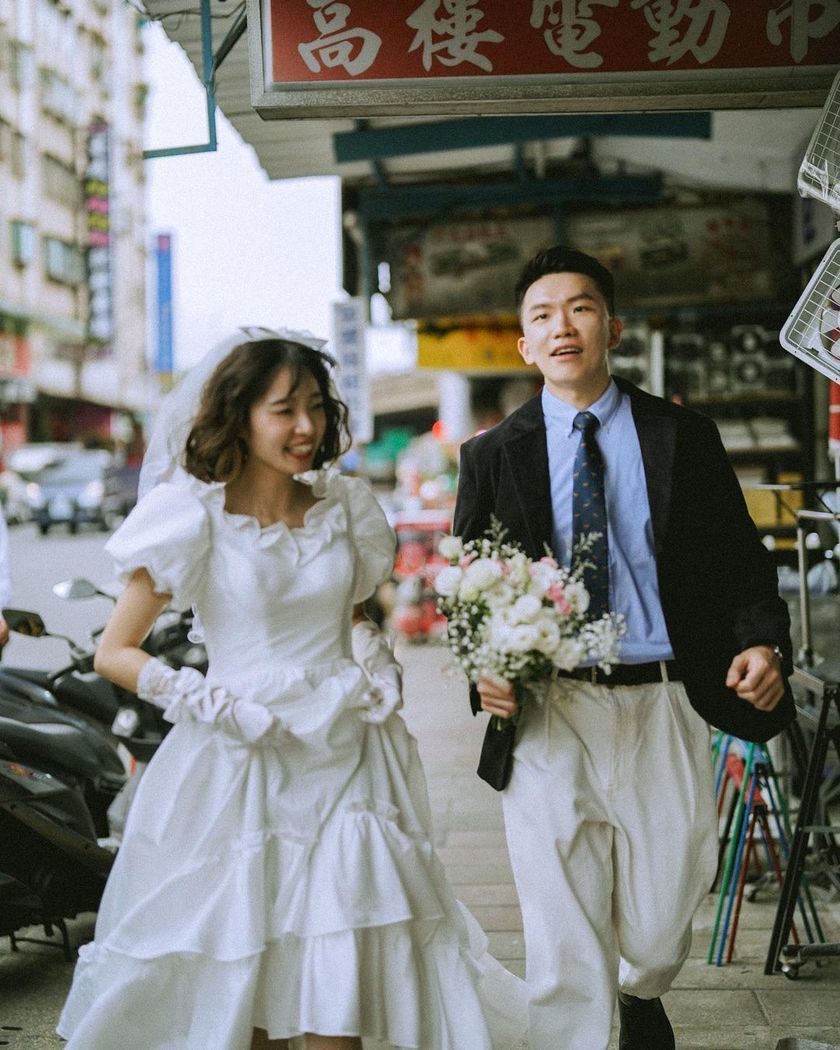 Retro night markets and classic locations ♡ Wonderful wedding photos from "pre-wedding shoots in Taiwan" and affordable photo plan information 🇹🇼にて紹介している画像