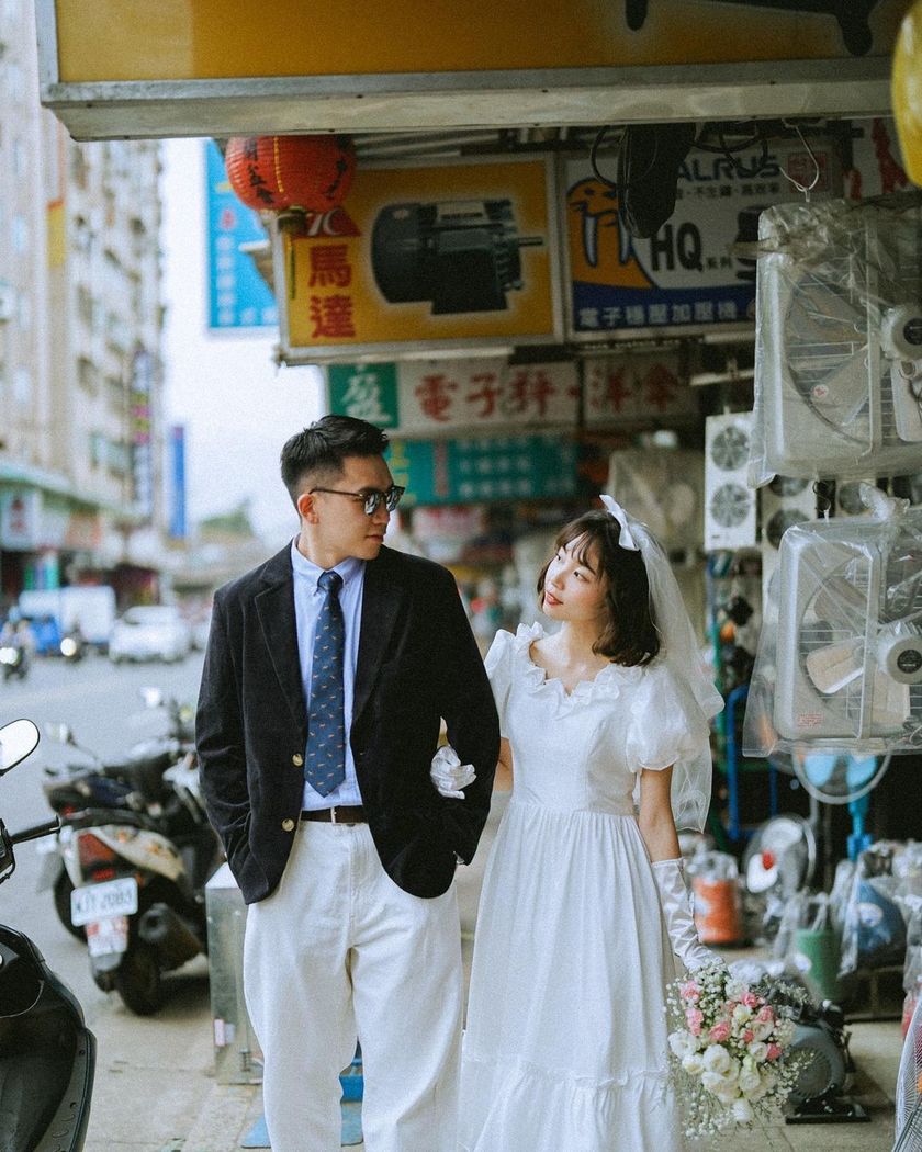 Retro night markets and classic locations ♡ Wonderful wedding photos from "pre-wedding shoots in Taiwan" and affordable photo plan information 🇹🇼にて紹介している画像