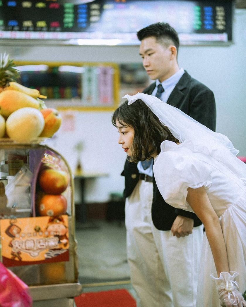 Retro night markets and classic locations ♡ Wonderful wedding photos from "pre-wedding shoots in Taiwan" and affordable photo plan information 🇹🇼にて紹介している画像