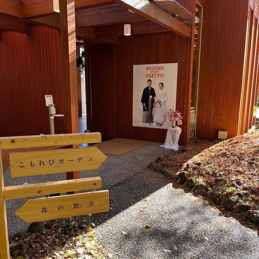 Life-size and larger-than-life prints! It's stylish to decorate the welcome space with gigantic posters and tapestries 🖤にて紹介している画像