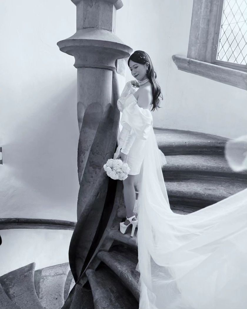 Like a movie protagonist. The wedding photos at the ancient castles in Germany are stunningly beautiful and truly admirable. 🇩🇪🏰にて紹介している画像