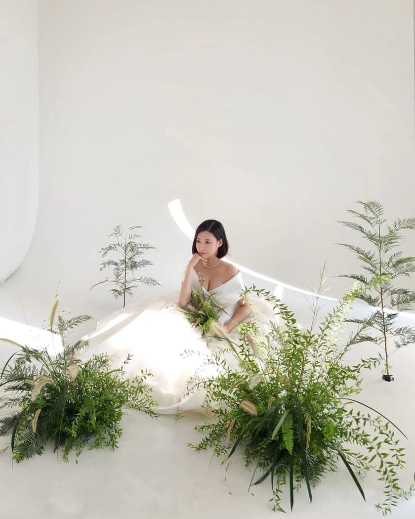 素朴な雰囲気の葉っぱだけ！シンプルな「葉物のみウェディングブーケ」特集🌿にて紹介している画像