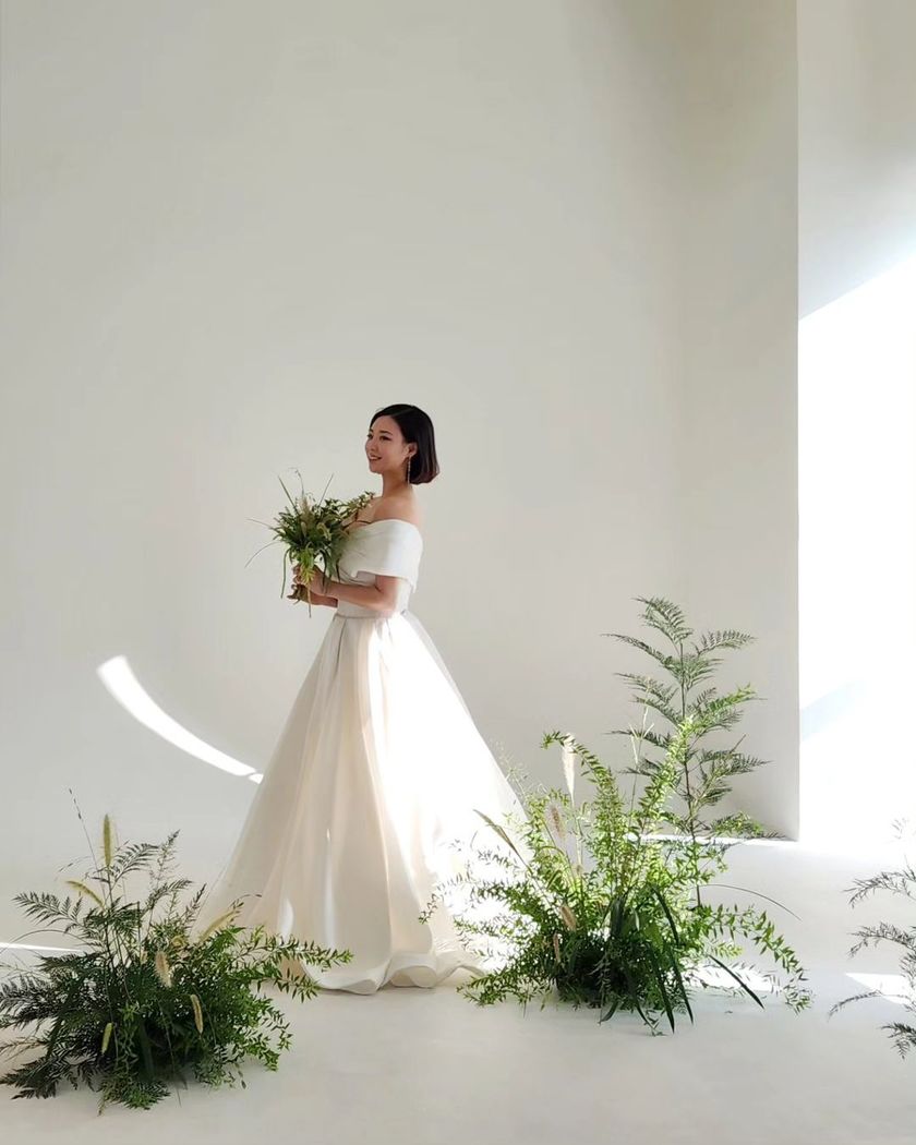 素朴な雰囲気の葉っぱだけ！シンプルな「葉物のみウェディングブーケ」特集🌿にて紹介している画像