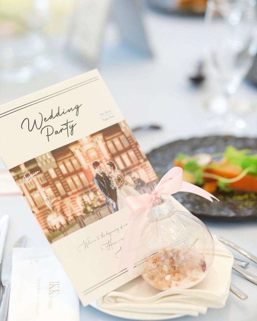 実用的で見た目も可愛い🤍カプセル・オーナメント席札に【バスソルト】を入れるアイデア🪞にて紹介している画像