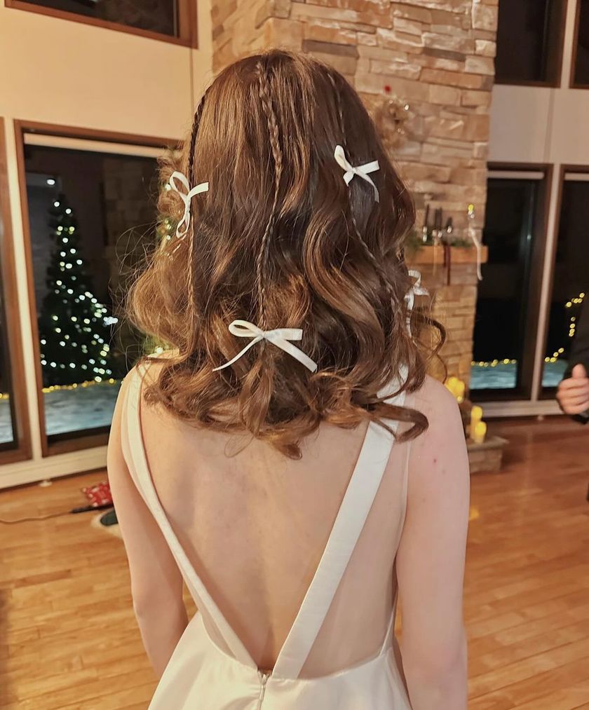 Trendy Slim Satin Ribbons ♡ 19 Cute Bridal Hair Ribbon Arrangements for 2023-2024にて紹介している画像