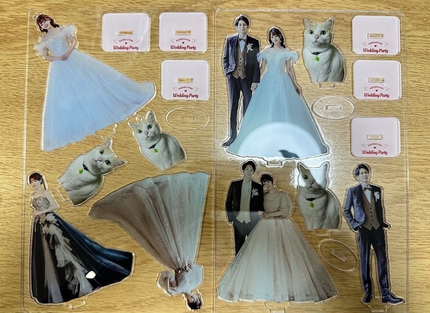 Receiving fan support 🫶 The idea of using "cheering fans" as guest place cards is interesting.にて紹介している画像