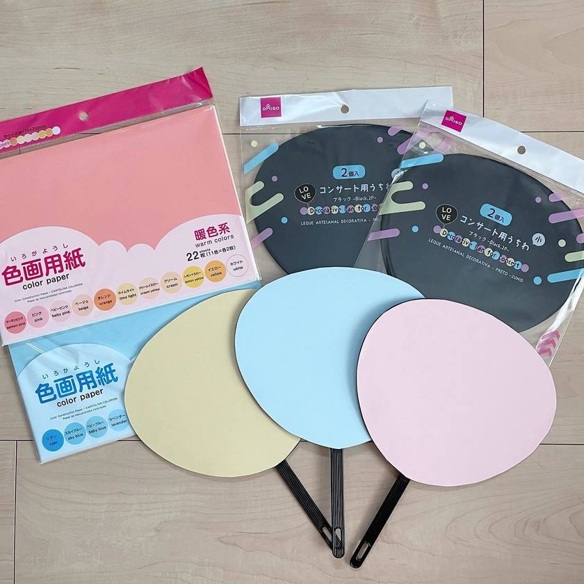 Receiving fan support 🫶 The idea of using "cheering fans" as guest place cards is interesting.にて紹介している画像