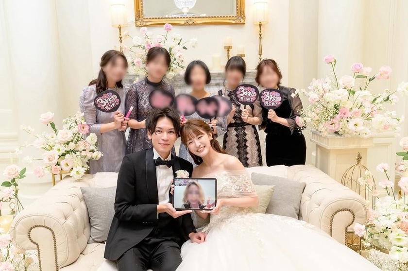 Receiving fan support 🫶 The idea of using "cheering fans" as guest place cards is interesting.にて紹介している画像