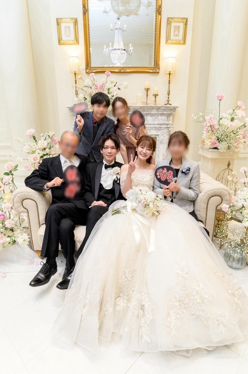 Receiving fan support 🫶 The idea of using "cheering fans" as guest place cards is interesting.にて紹介している画像