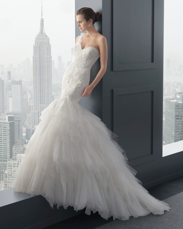 The Dress that Perfectly Accentuates Your Sculpted Figure! Exquisitely Beautiful in a Mermaid Line♡にて紹介している画像