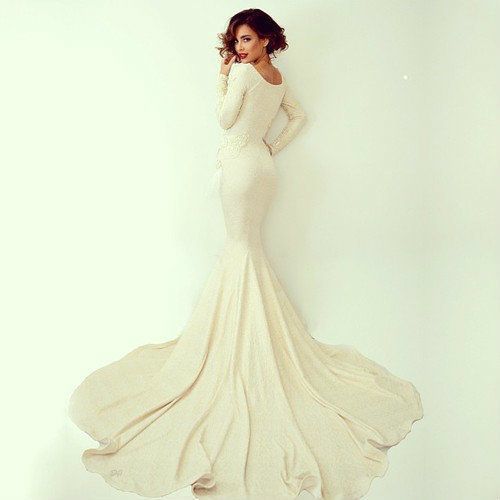 The Dress that Perfectly Accentuates Your Sculpted Figure! Exquisitely Beautiful in a Mermaid Line♡にて紹介している画像