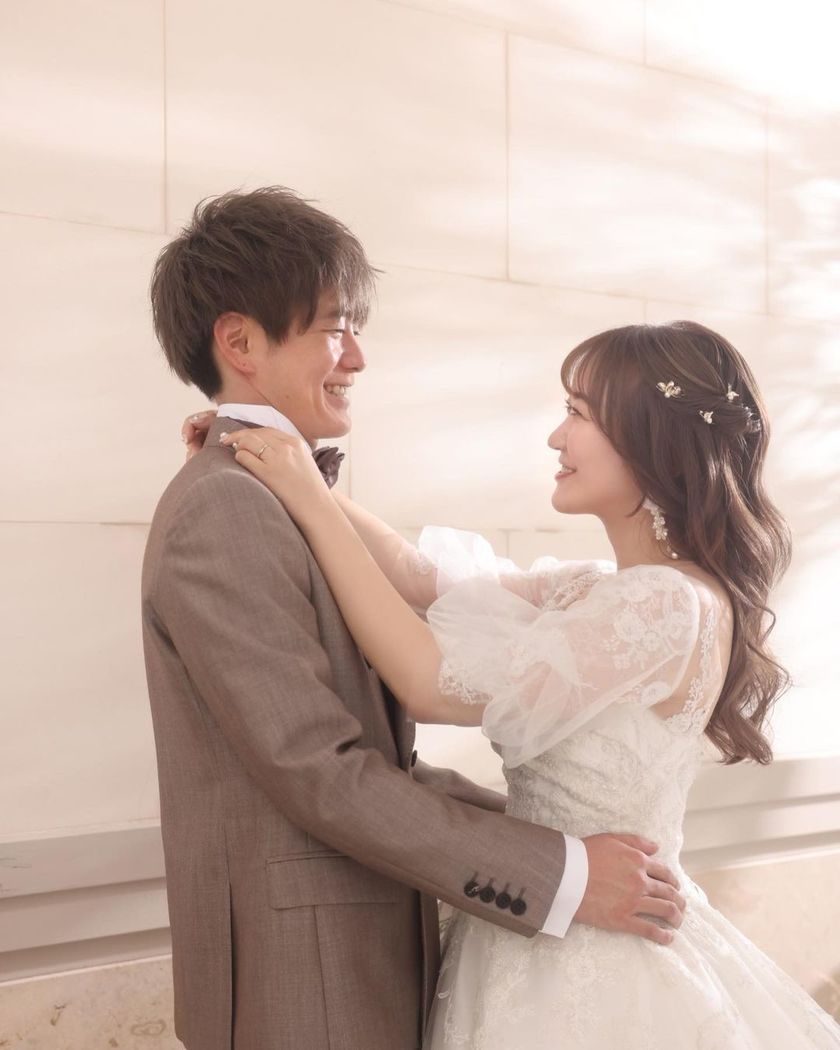 A luxurious lace dress with lovely puff sleeves 🪡 The popular dress by Victoria Francesca【HL066】にて紹介している画像