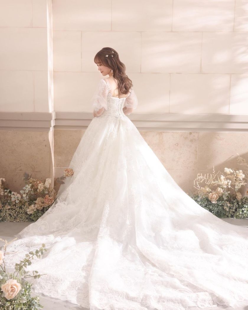 Collection of Popular Dresses from VICTRIA FRANCEZKA: Classical and Elegant Traditional Style Dressesにて紹介している画像