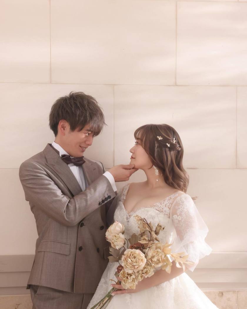 A luxurious lace dress with lovely puff sleeves 🪡 The popular dress by Victoria Francesca【HL066】にて紹介している画像