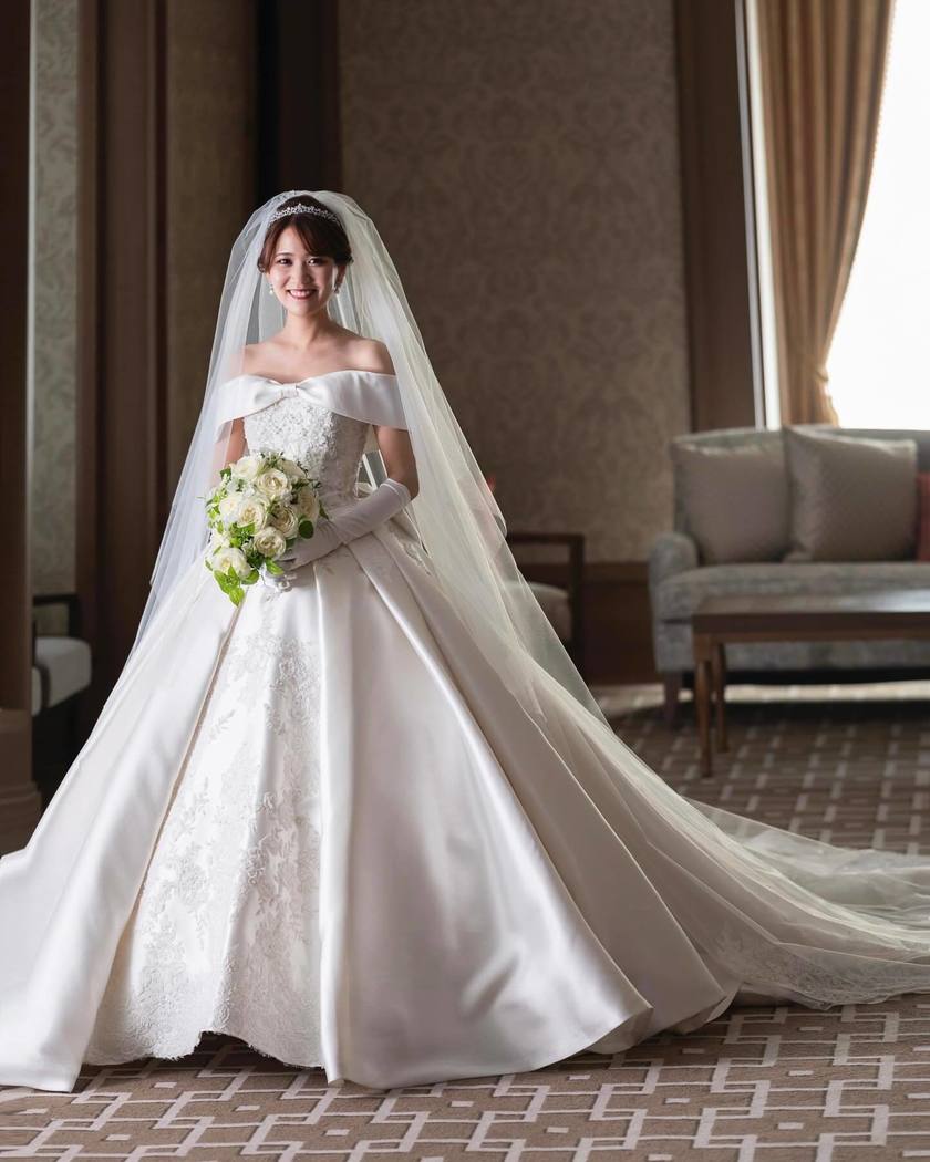 Collection of Popular Dresses from VICTRIA FRANCEZKA: Classical and Elegant Traditional Style Dressesにて紹介している画像