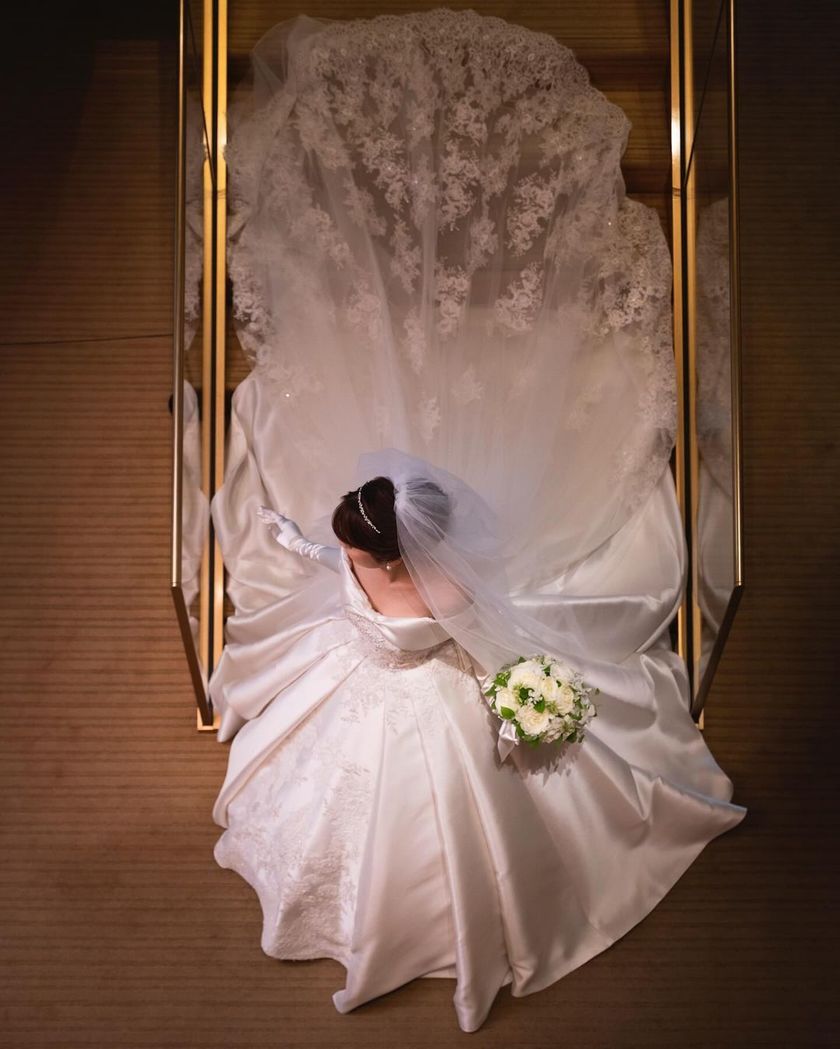 Collection of Popular Dresses from VICTRIA FRANCEZKA: Classical and Elegant Traditional Style Dressesにて紹介している画像