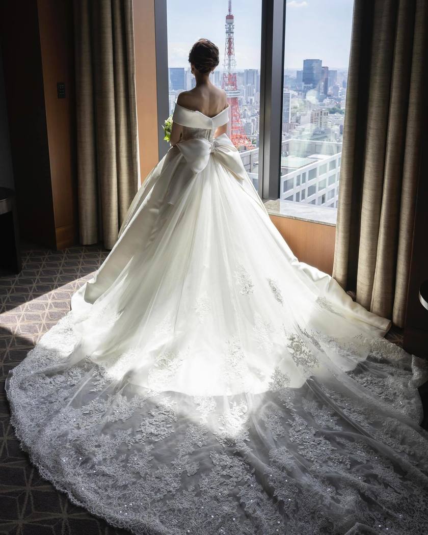 Collection of Popular Dresses from VICTRIA FRANCEZKA: Classical and Elegant Traditional Style Dressesにて紹介している画像