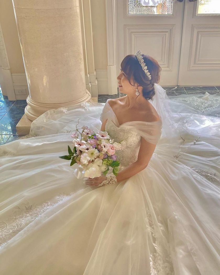 Collection of Popular Dresses from VICTRIA FRANCEZKA: Classical and Elegant Traditional Style Dressesにて紹介している画像